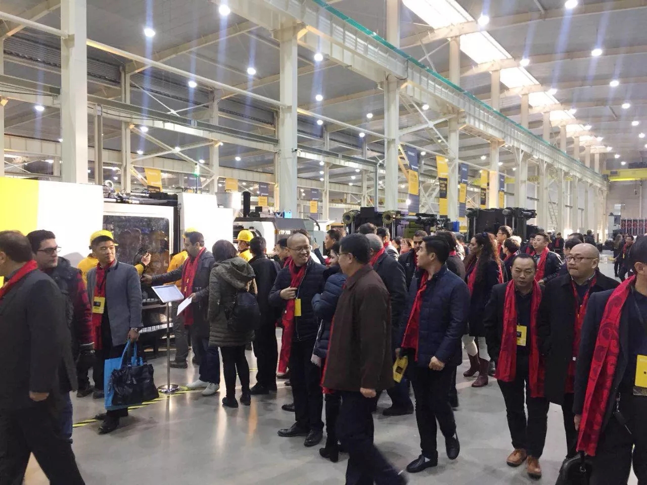 利来w66上演“两大喜”： 十周年庆+注塑智慧工厂完工