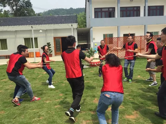 “向梦想出发” 利来w66销售团建活动完善绽放