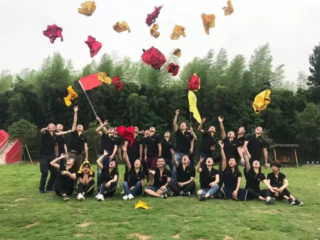 “向梦想出发” 利来w66销售团建活动完善绽放